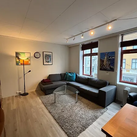 Super Centrally Located In The Center Of Apartment *