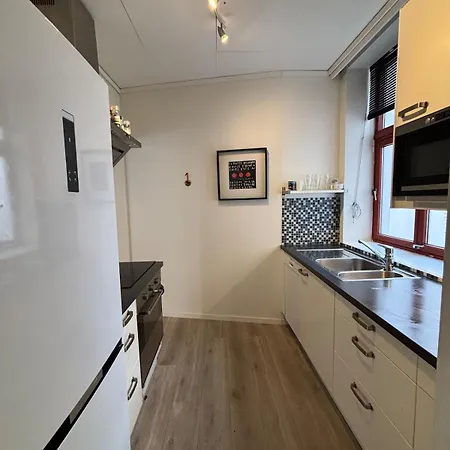 Super Centrally Located In The Center Of Apartment