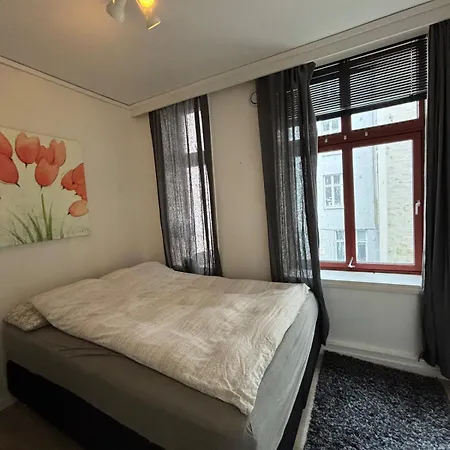 Super Centrally Located In The Center Of Apartment *